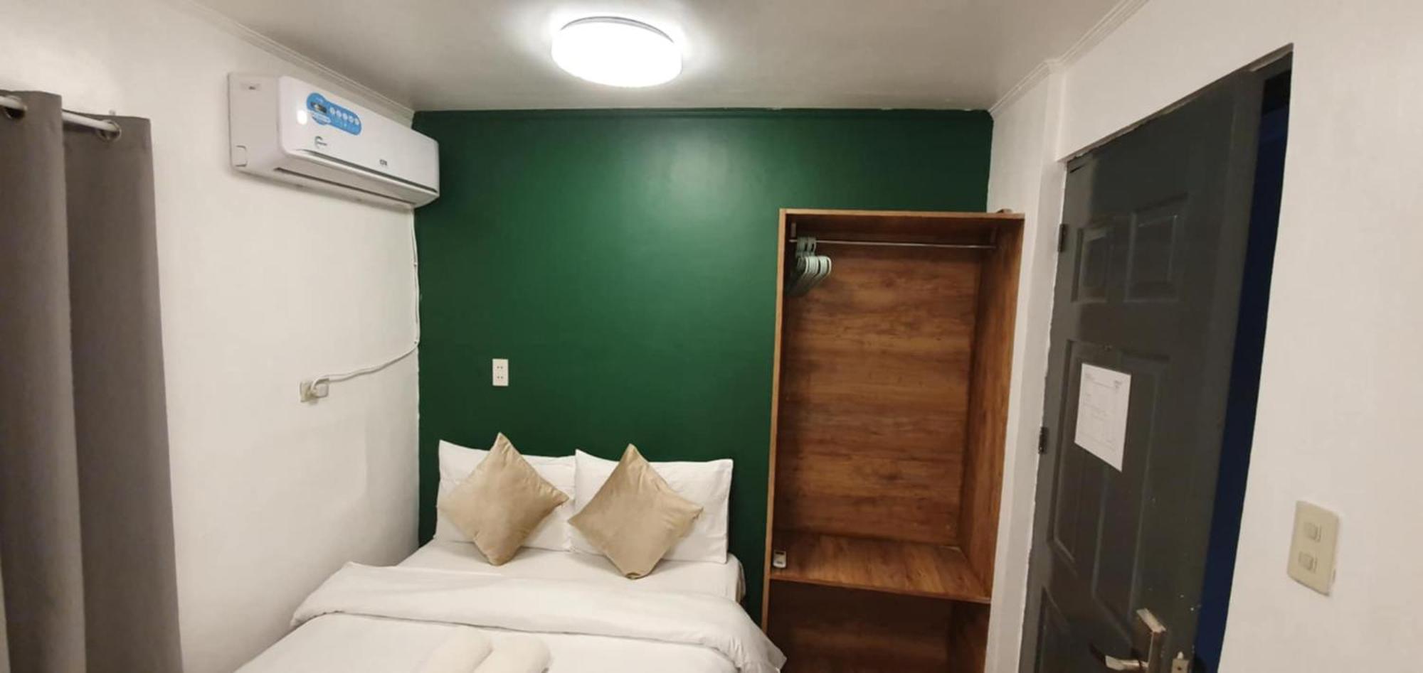 Aj Tourist Inn Корон Екстериор снимка