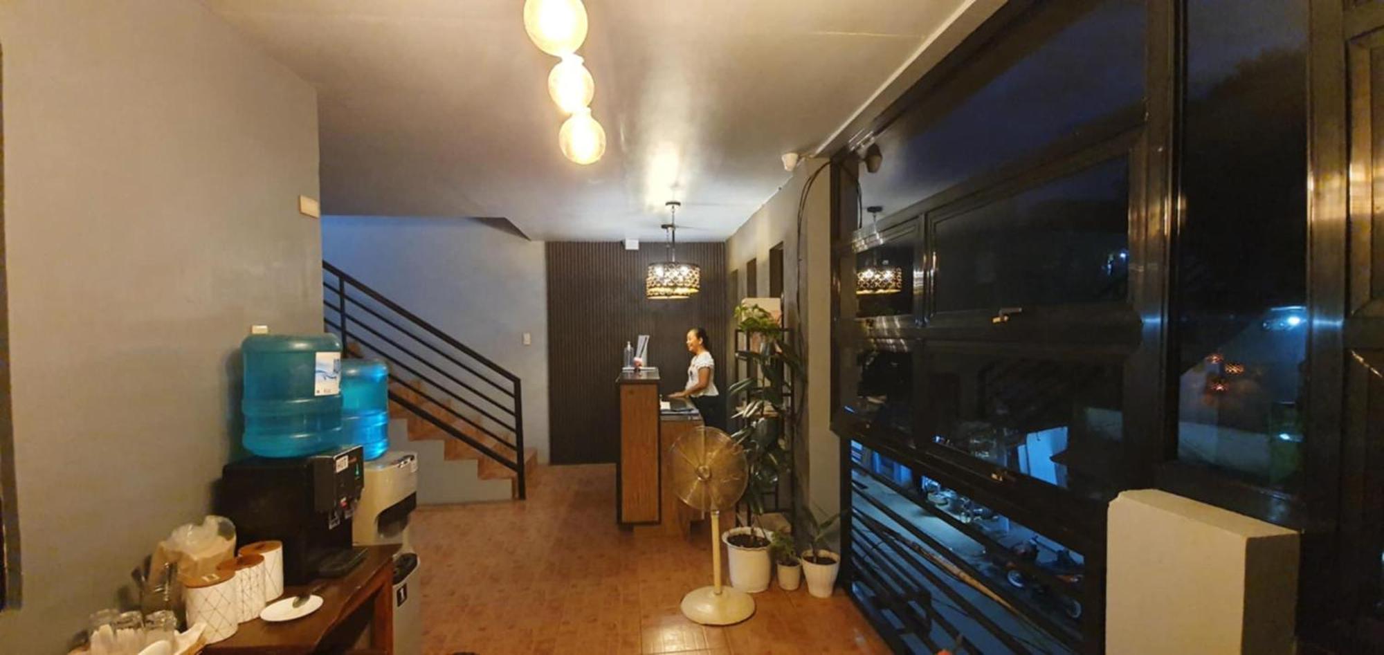 Aj Tourist Inn Корон Екстериор снимка