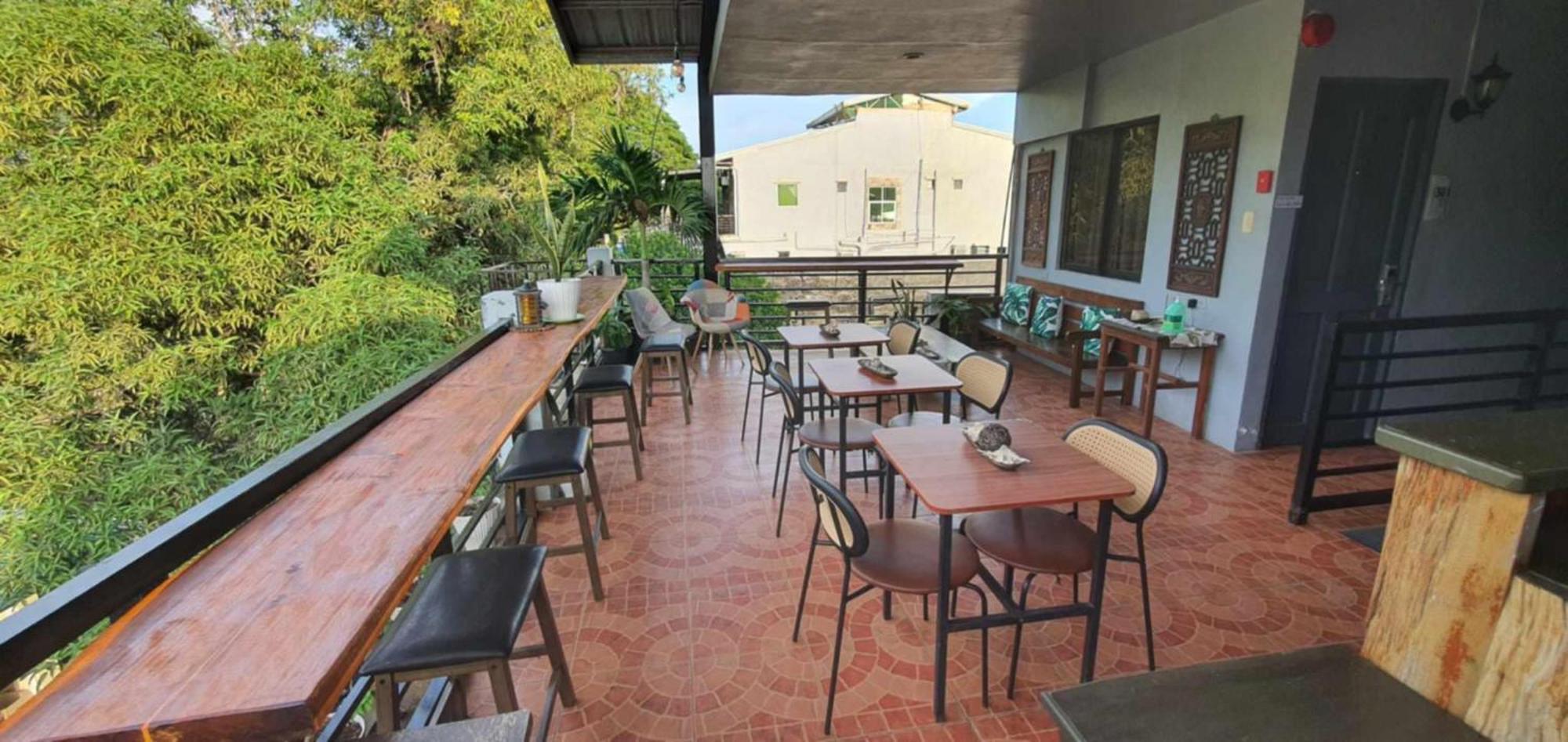 Aj Tourist Inn Корон Екстериор снимка