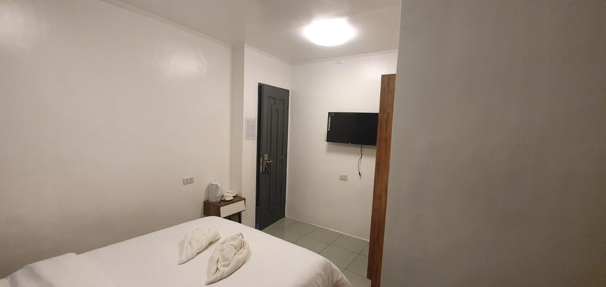 Aj Tourist Inn Корон Екстериор снимка