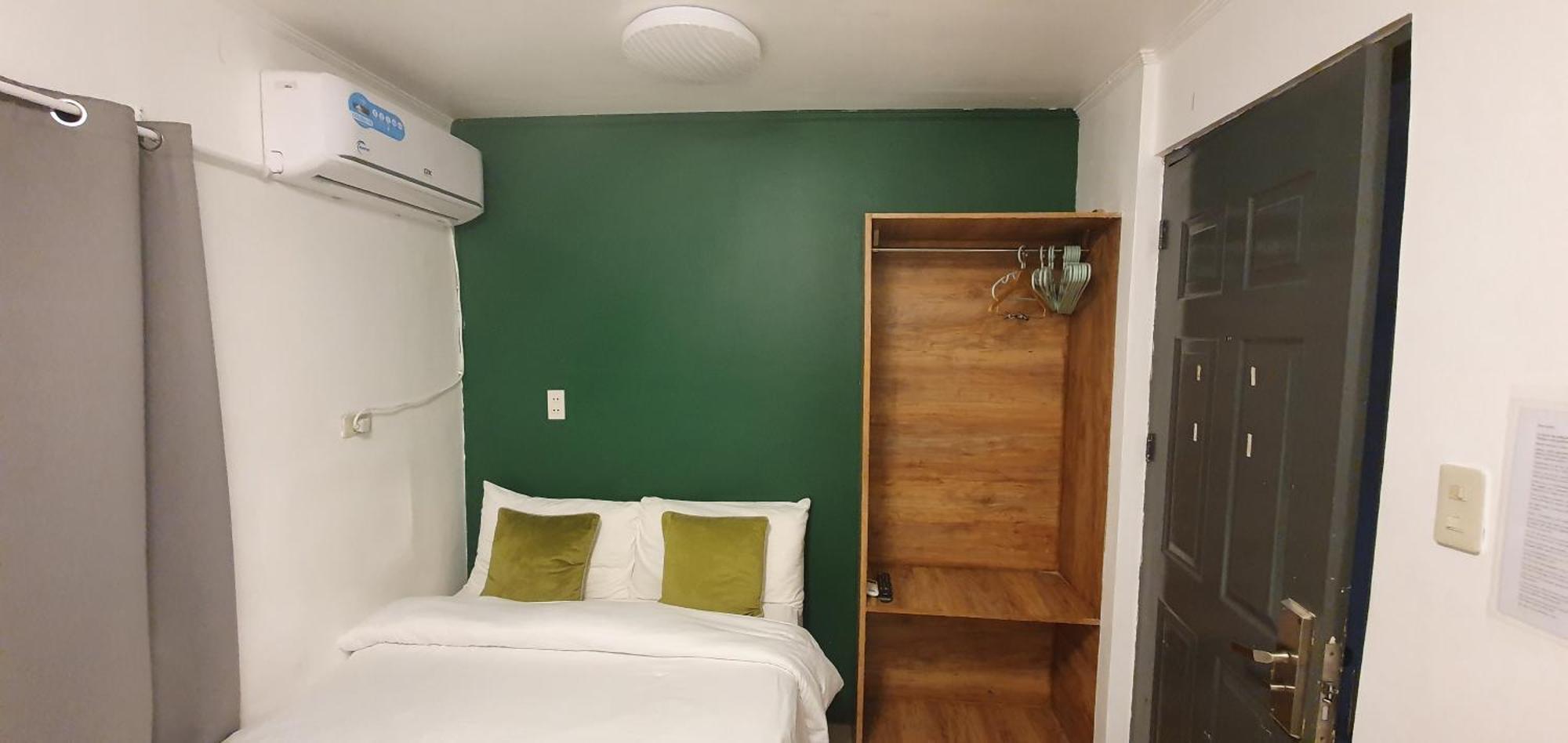 Aj Tourist Inn Корон Екстериор снимка
