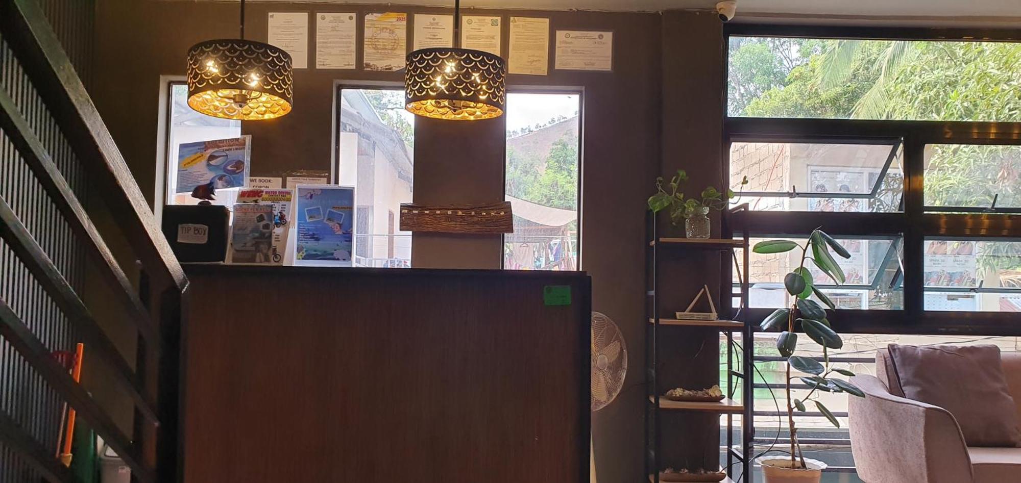 Aj Tourist Inn Корон Екстериор снимка